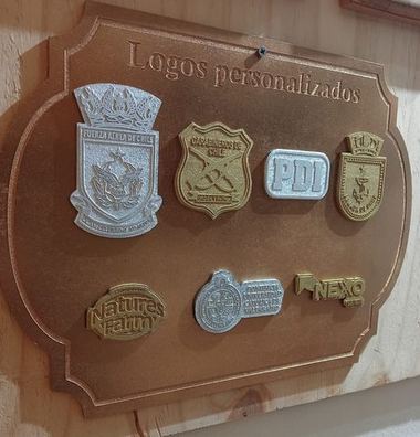 Logos personalizados en madera, grabado por Grabados Franco