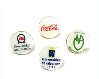 Pins 25 mm, grabado por Grabados Franco