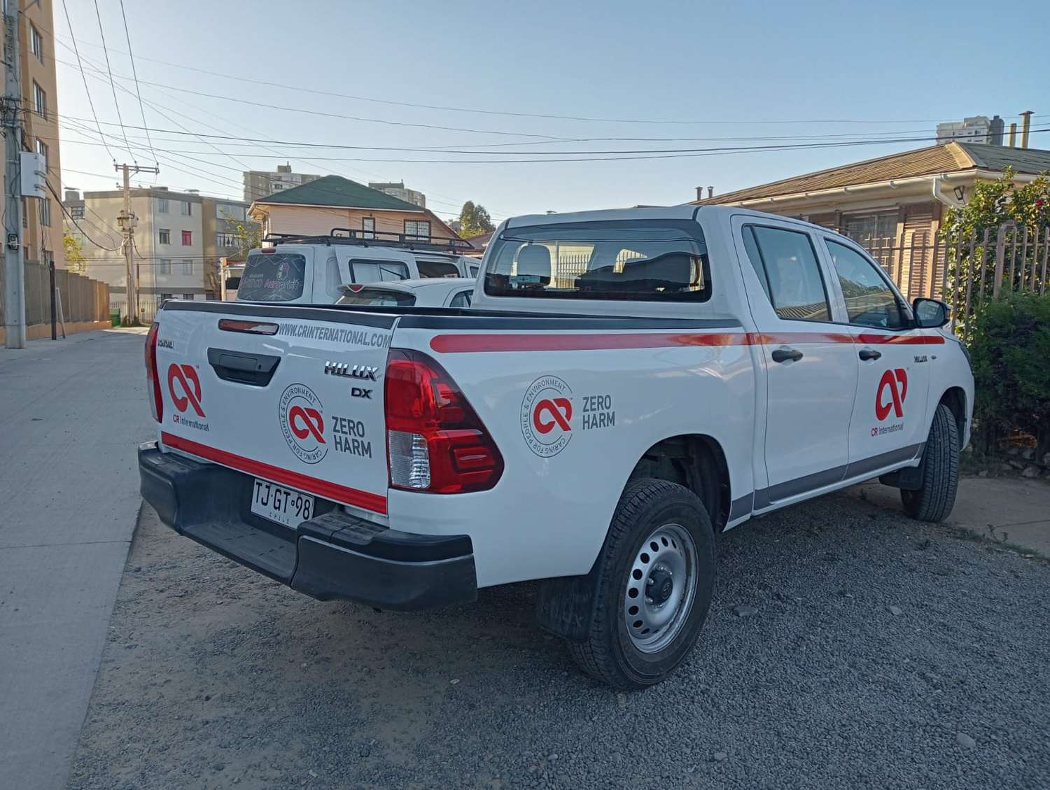 Camioneta rotulada con vinilos corporativos